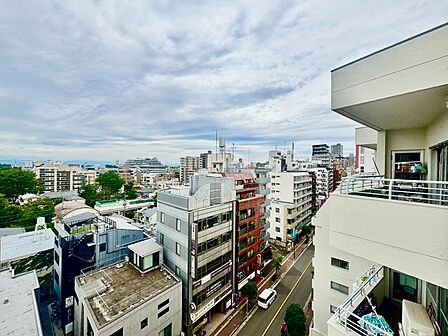 陽当たり・通風・開放感に恵まれた環境です。