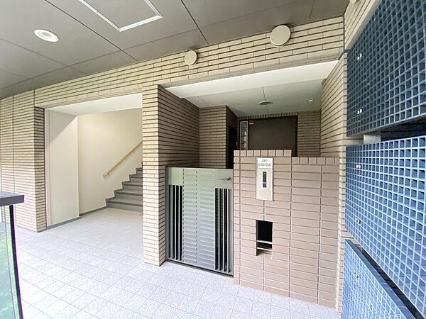 清潔感のある落ち着いた雰囲気の玄関です。