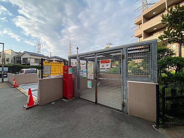 ゴミ置場。綺麗に管理されております。