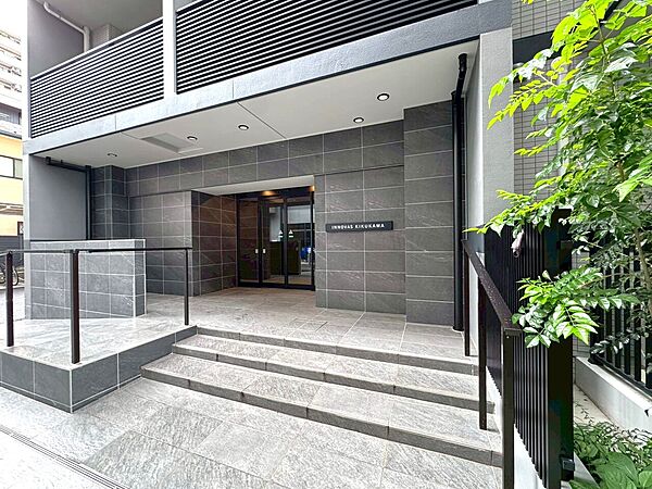 上質感漂う玄関アプローチです。