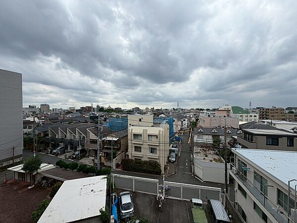 陽当たり・通風・開放感に恵まれた環境です。