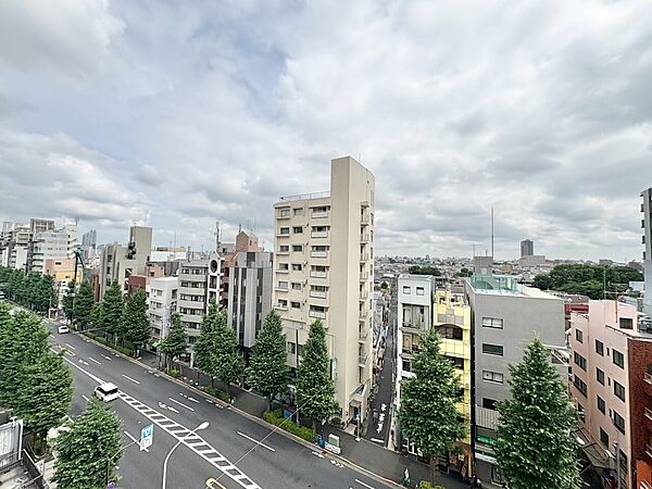 陽当たり・通風・開放感に恵まれた環境です。