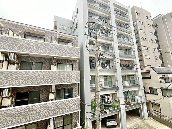 陽当たり・通風・開放感に恵まれた環境です。
