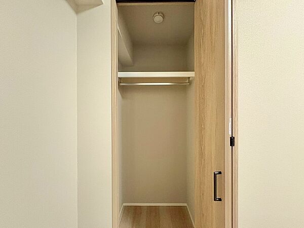 家電やスーツケース、ストック品など何でも片付く嬉しい空間です。