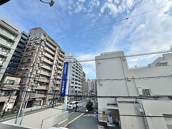 眺望や窓からの景色が良いと、家で過ごす時間も快適です。
