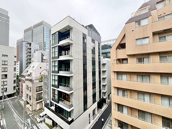 陽当たり・通風・開放感に恵まれた環境です。