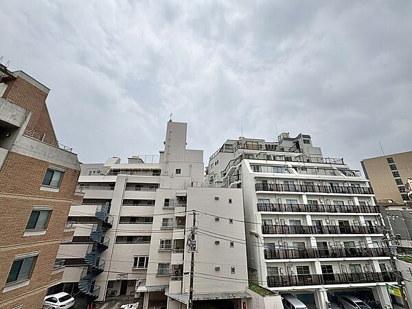 眺望や窓からの景色が良いと、家で過ごす時間も快適です。