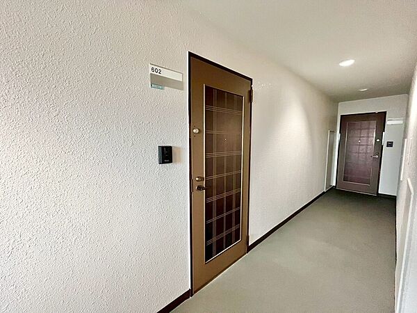 清潔感のある落ち着いた雰囲気の玄関です。