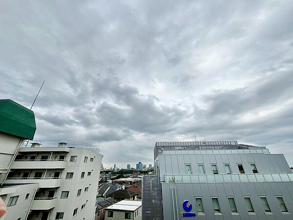 眺望や窓からの景色が良いと、家で過ごす時間も快適です。