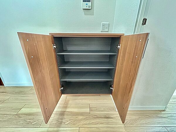 家電やスーツケース、ストック品など何でも片付く嬉しい空間です。