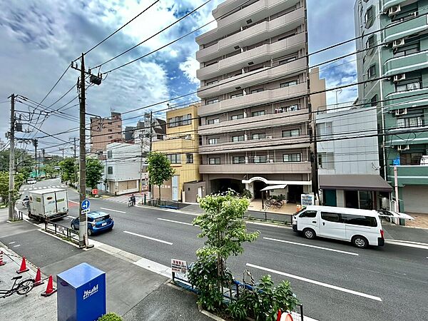 陽当たり・通風・開放感に恵まれた環境です。