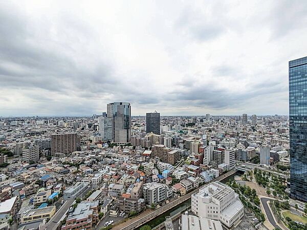 陽当たり・通風・開放感に恵まれた環境です。