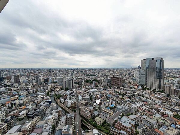 眺望や窓からの景色が良いと、家で過ごす時間も快適です。