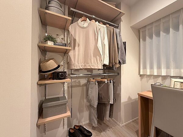 家電やスーツケース、ストック品など何でも片付く嬉しい空間です。