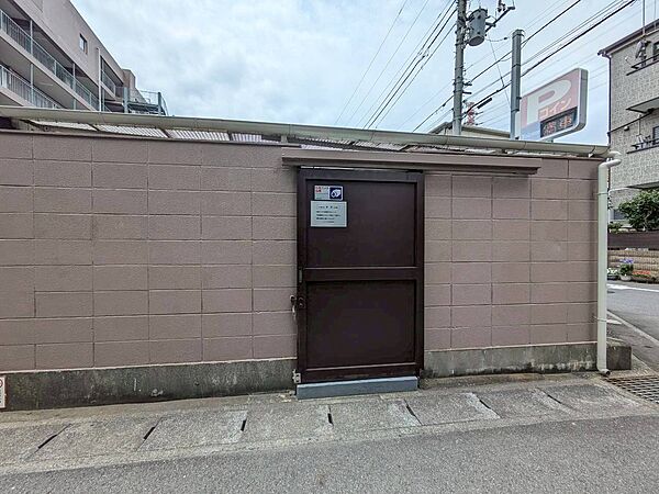 ゴミ置場。綺麗に管理されております。