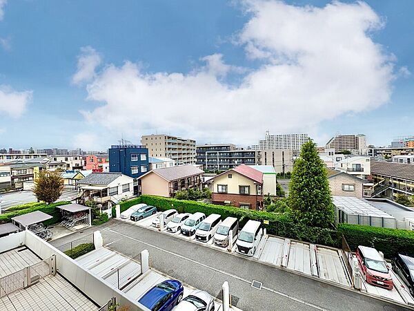陽当たり・通風・開放感に恵まれた環境です。