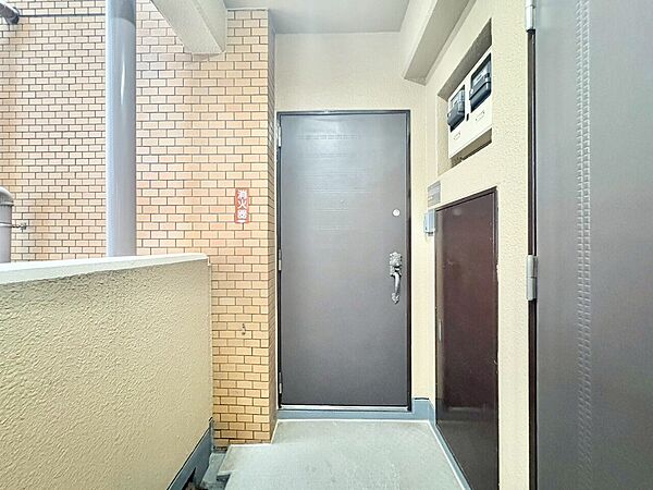 清潔感のある落ち着いた雰囲気の玄関です。