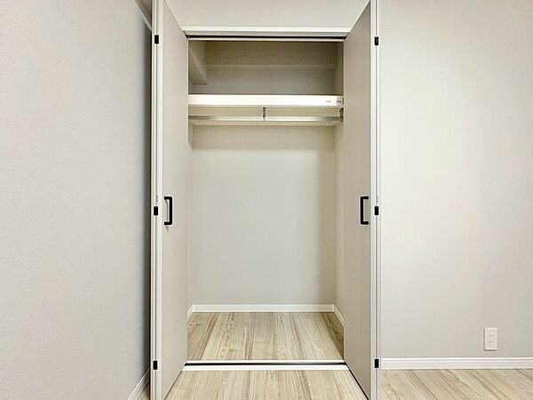家電やスーツケース、ストック品など何でも片付く嬉しい空間です。