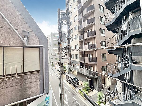 陽当たり・通風・開放感に恵まれた環境です。