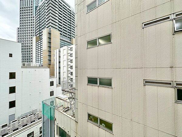 陽当たり・通風・開放感に恵まれた環境です。