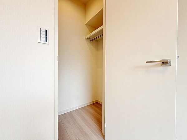 家電やスーツケース、ストック品など何でも片付く嬉しい空間です。