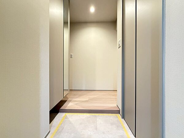 清潔感のある落ち着いた雰囲気の玄関です。