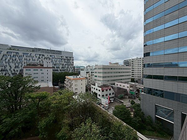 陽当たり・通風・開放感に恵まれた環境です。
