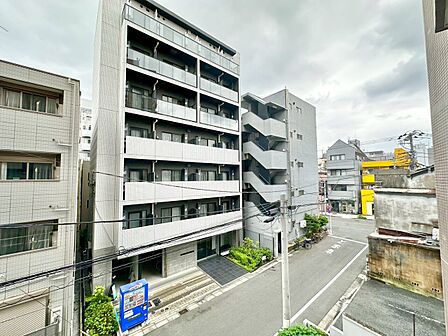 陽当たり・通風・開放感に恵まれた環境です。