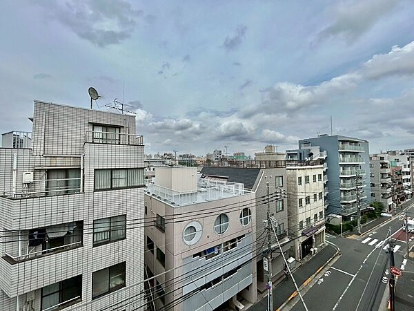 眺望や窓からの景色が良いと、家で過ごす時間も快適です。