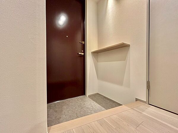 清潔感のある落ち着いた雰囲気の玄関です。