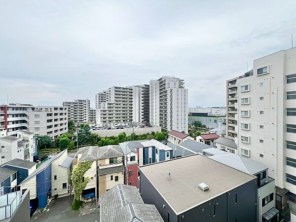 眺望や窓からの景色が良いと、家で過ごす時間も快適です。