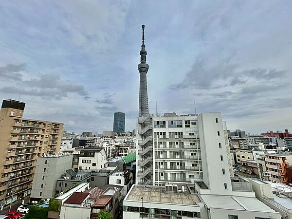 陽当たり・通風・開放感に恵まれた環境です。