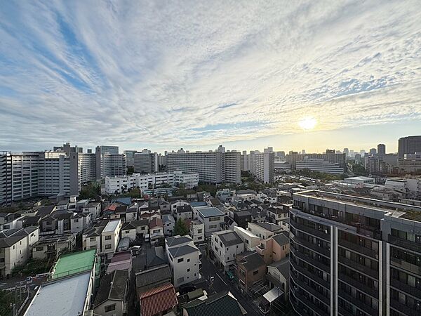陽当たり・通風・開放感に恵まれた環境です。