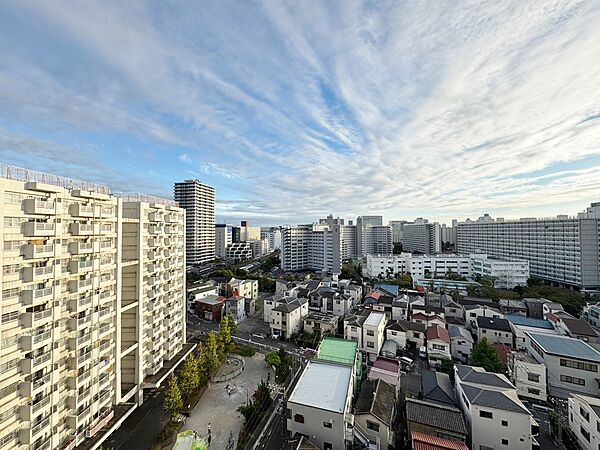 眺望や窓からの景色が良いと、家で過ごす時間も快適です。