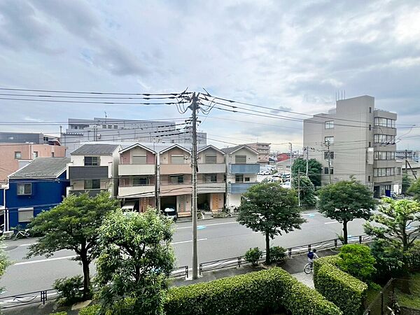 陽当たり・通風・開放感に恵まれた環境です。