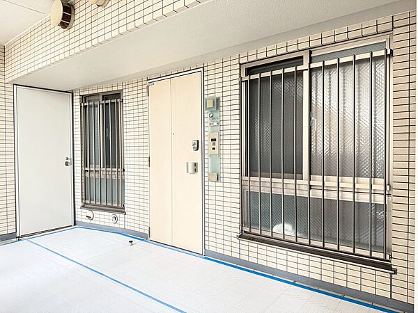 清潔感のある落ち着いた雰囲気の玄関です。