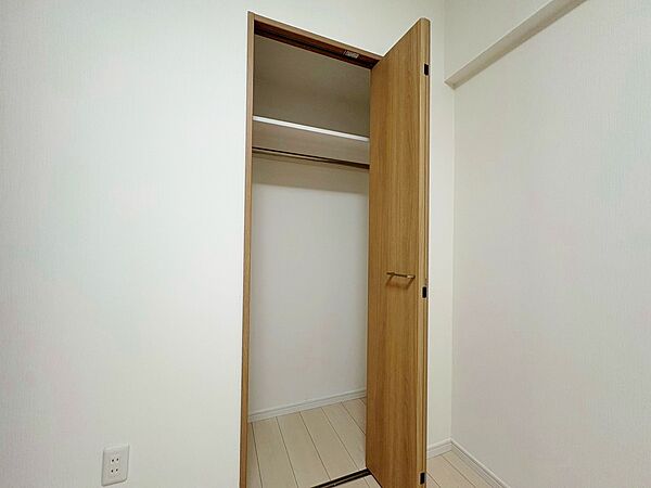 家電やスーツケース、ストック品など何でも片付く嬉しい空間です。
