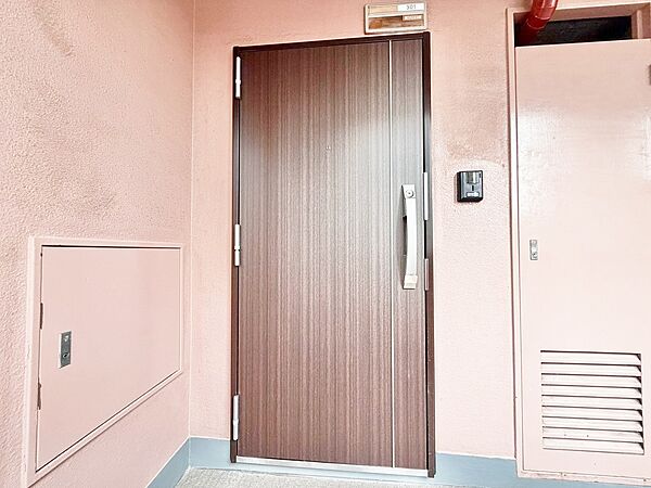 清潔感のある落ち着いた雰囲気の玄関です。