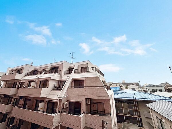 眺望や窓からの景色が良いと、家で過ごす時間も快適です。※CG加工により晴天にしています。