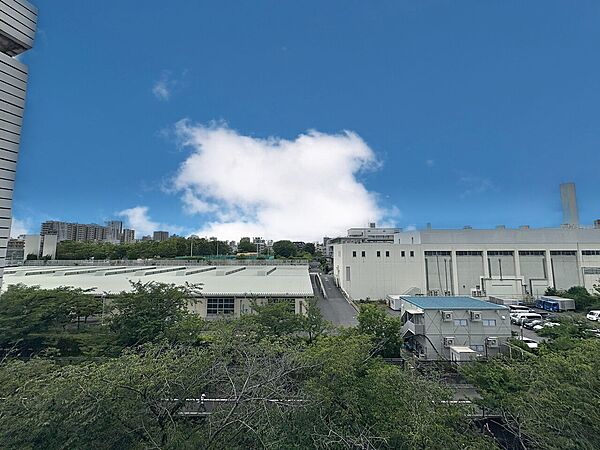 陽当たり・通風・開放感に恵まれた環境です。