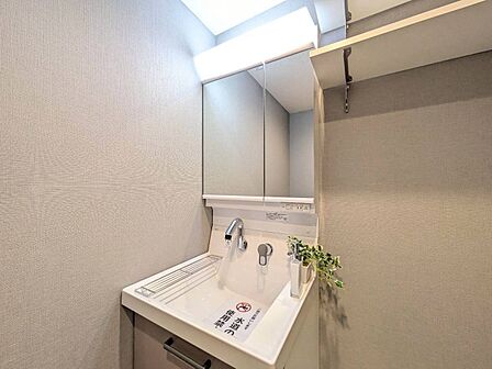 清潔感を感じられる洗面化粧台。