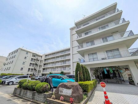 飽きのこないシンプルモダンな外観です。
