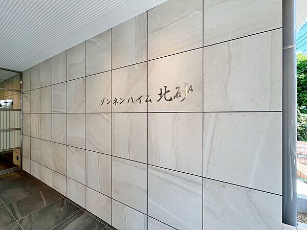 清潔感のある落ち着いた雰囲気の玄関です。