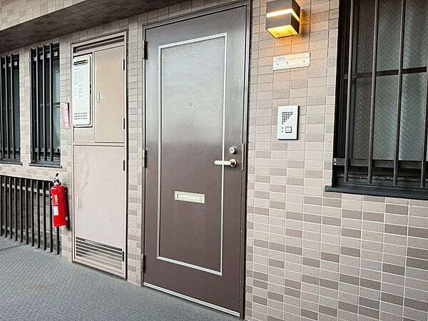 清潔感のある落ち着いた雰囲気の玄関です。