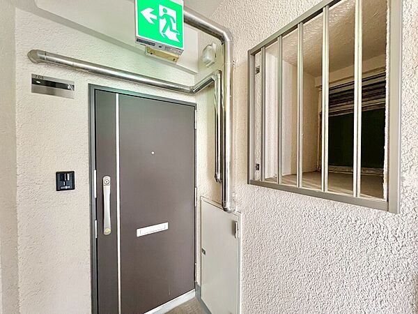 清潔感のある落ち着いた雰囲気の玄関です。