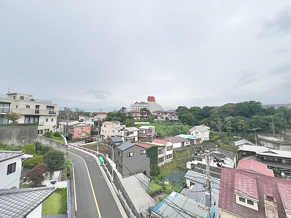 陽当たり・通風・開放感に恵まれた環境です。