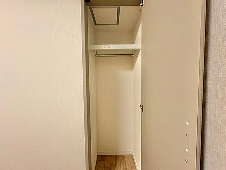 家電やスーツケース、ストック品など何でも片付く嬉しい空間です。