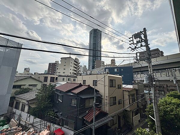 陽当たり・通風・開放感に恵まれた環境です。