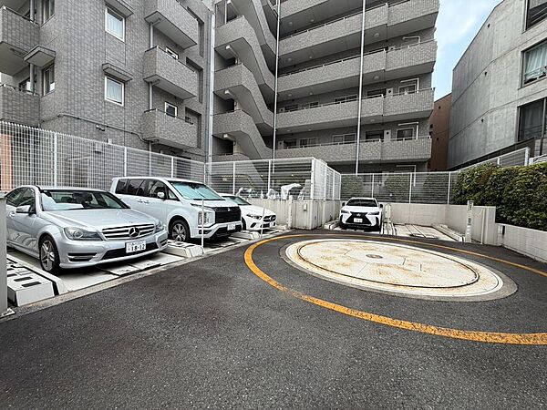 駐車スペースが嬉しいですね。※空き状況は都度ご確認下さい。