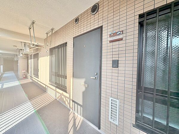 清潔感のある落ち着いた雰囲気の玄関です。